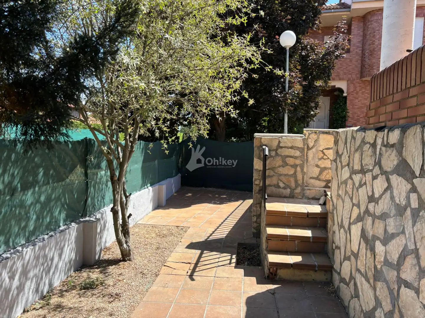 Garden of Houses for sale in Onzonilla  with Heating, Parquet flooring and Swimming Pool