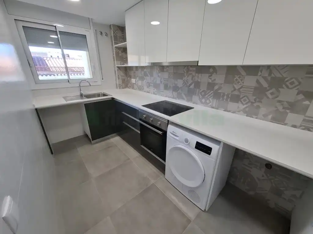 Cocina de Dúplex de alquiler en Malgrat de Mar con Lavadora y Balcón