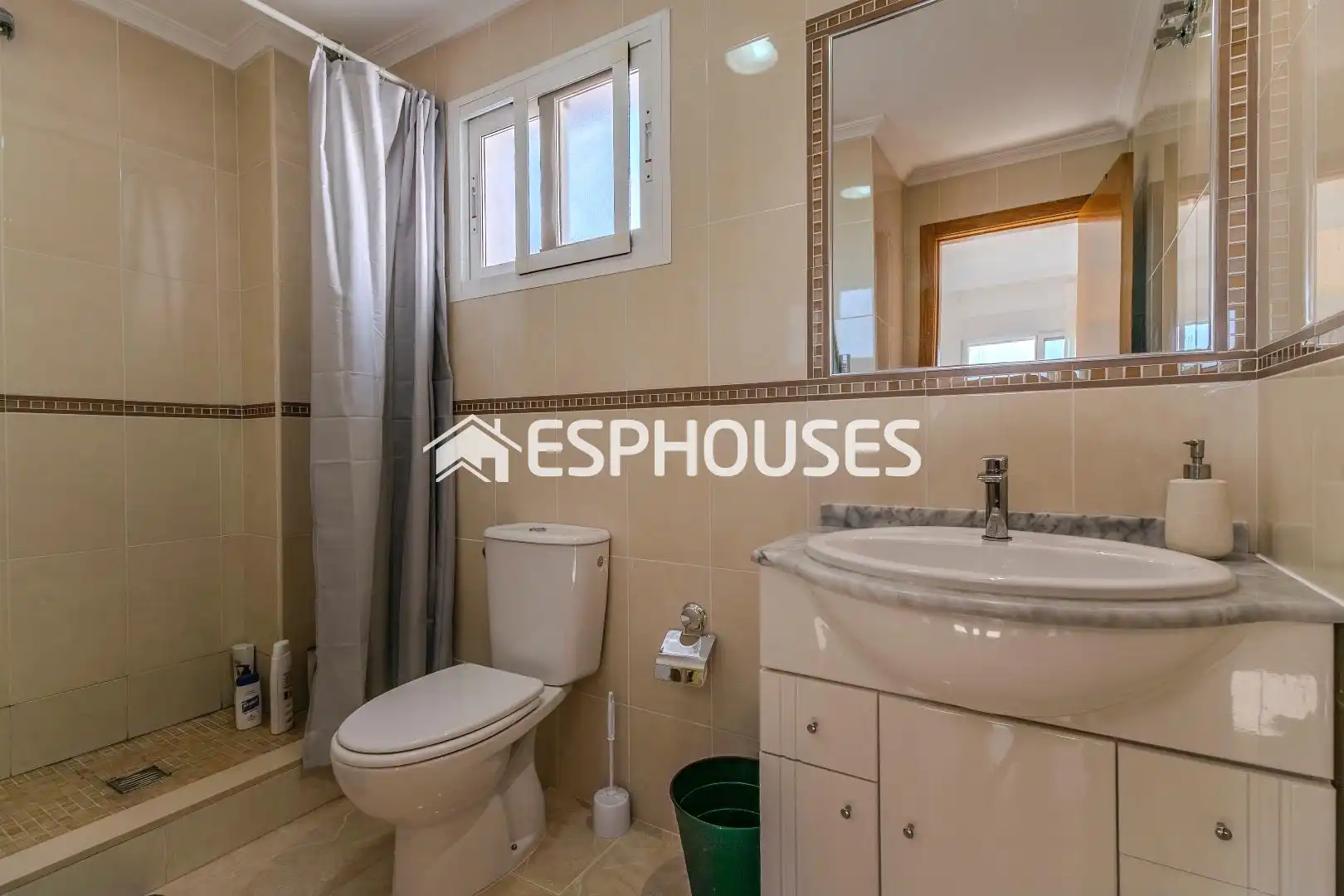 Baño de Apartamento en venta en Guardamar del Segura con Aire acondicionado, Terraza y Amueblado