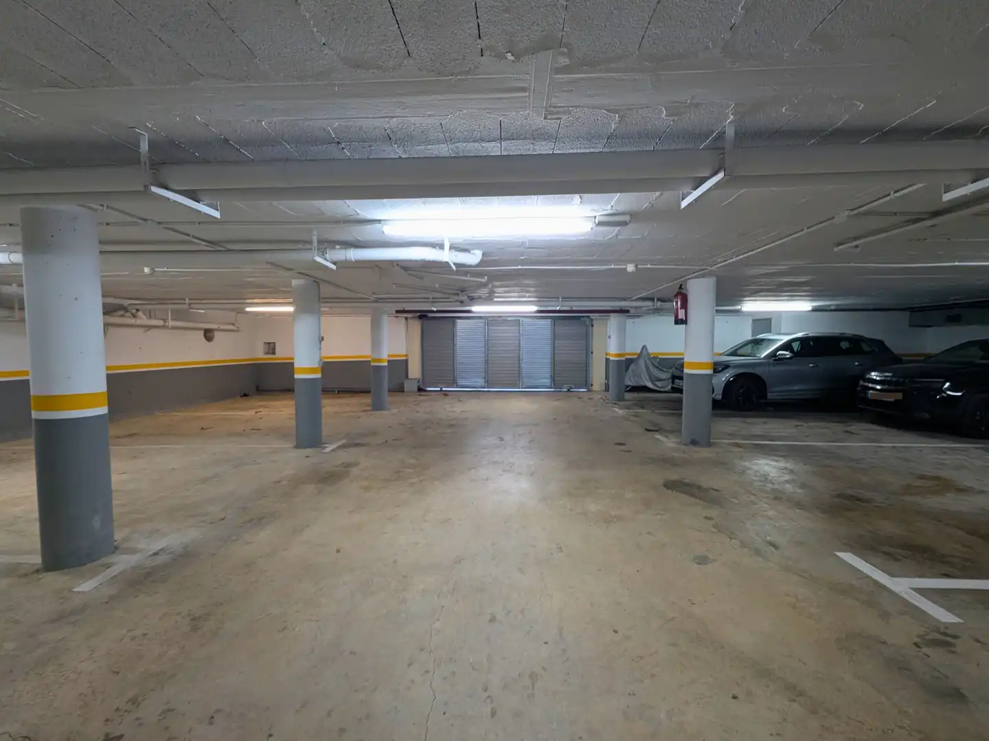 Parking of Flat for sale in Roses  with Air Conditioner, Heating and Terrace