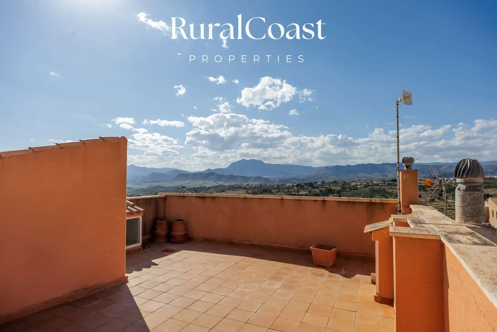 Vista exterior de Casa o xalet en venda en Busot amb Terrassa i Traster