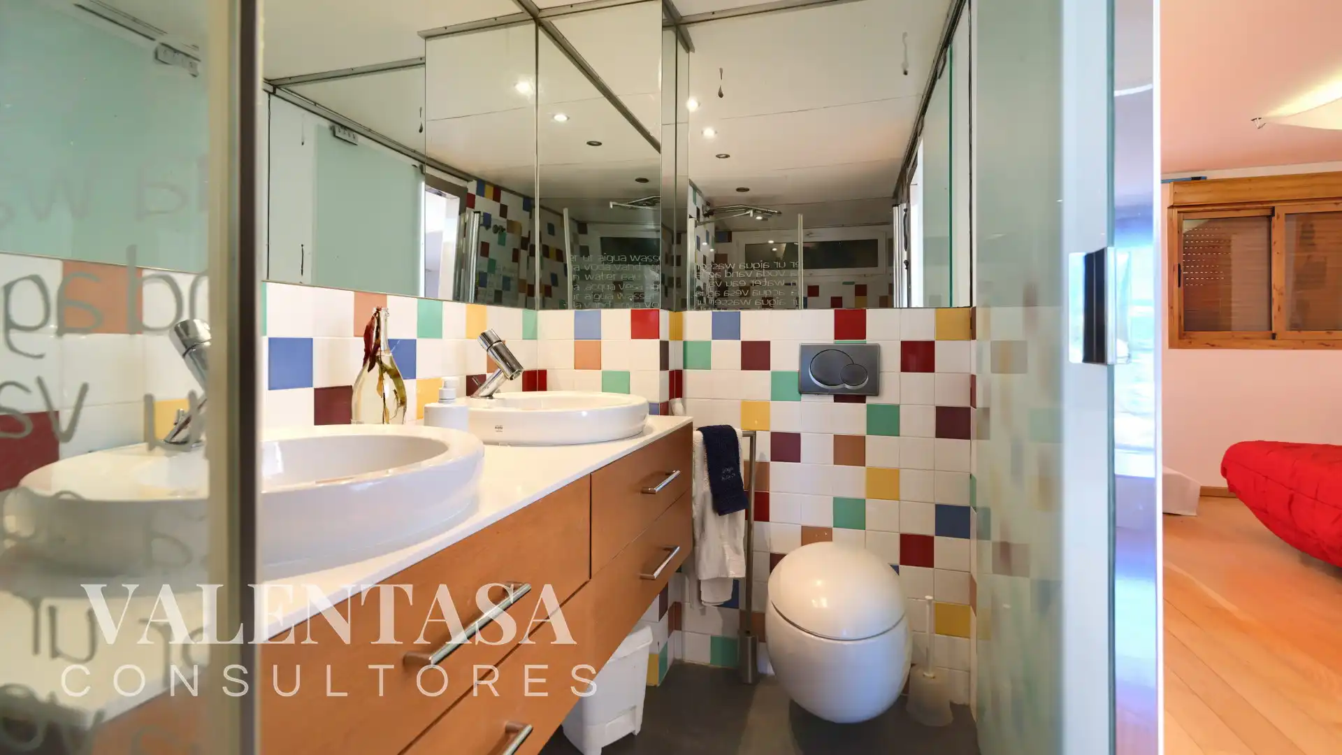 Bathroom of Detached homes for sale in Chiva  with Air Conditioner, Private garden and Terrace