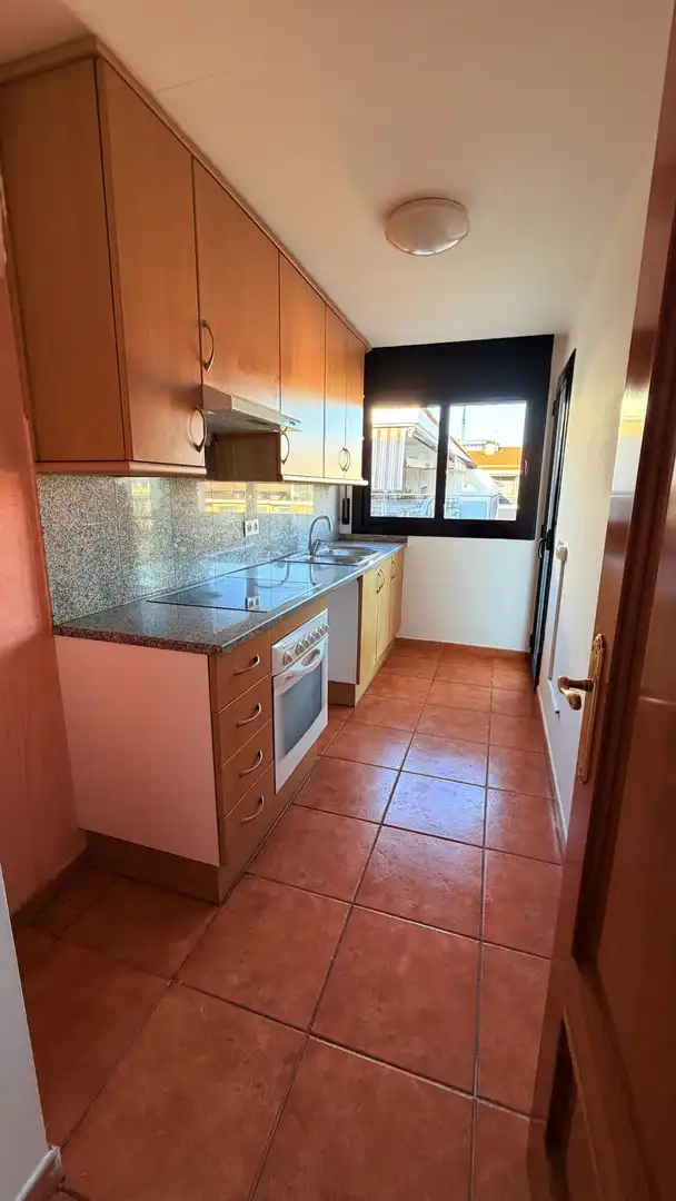 Cocina de Piso en venta en Pineda de Mar con Terraza y Balcón