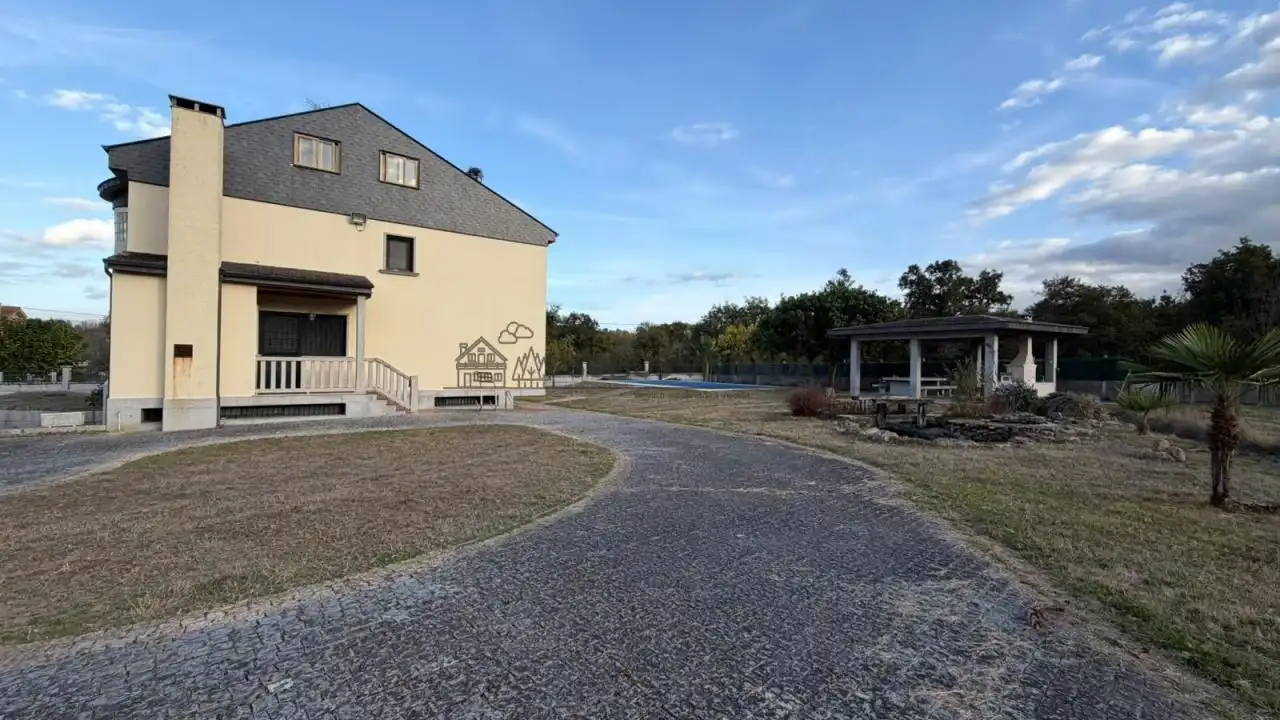 Exterior view of Houses for sale in San Cibrao das Viñas  with Heating, Private garden and Storage room