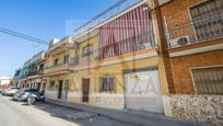 Vista exterior de Casa adosada en venda en Camas amb Terrassa i Balcó
