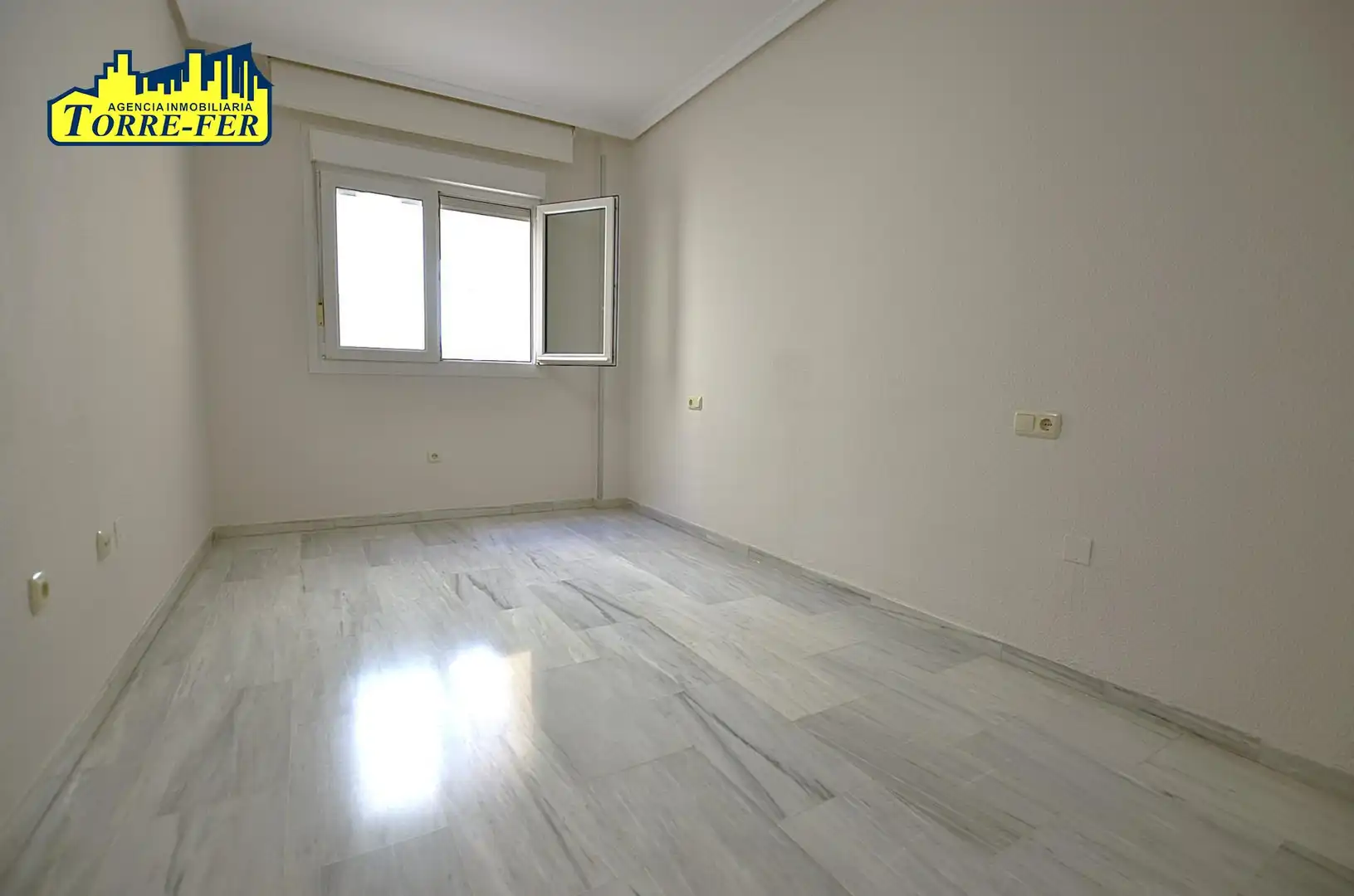 Habitación de Piso de alquiler en Almería con Aire acondicionado y Terraza