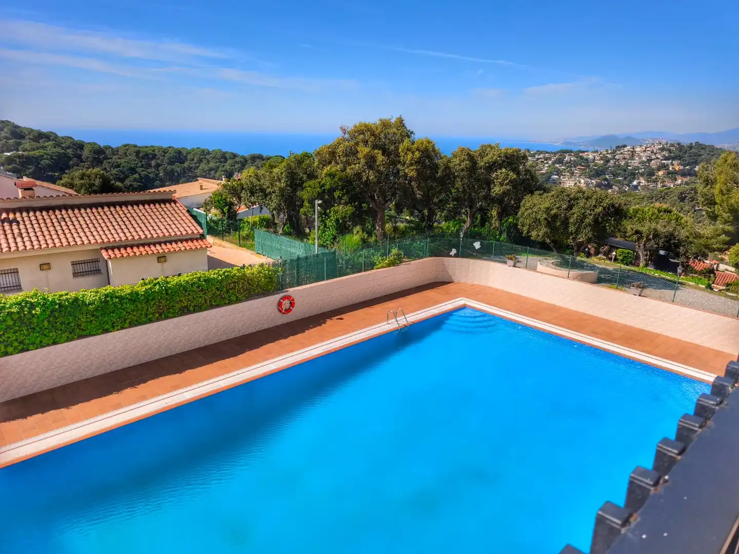Schwimmbecken von Wohnung zum Verkauf in Lloret de Mar mit Heizung, Privatgarten und Terrasse