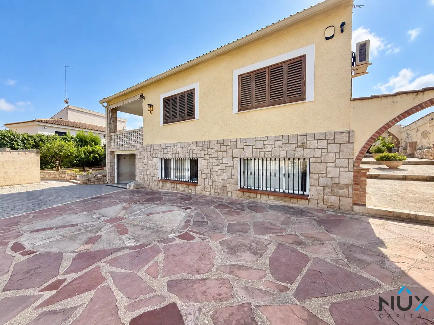 Vista exterior de Casa o xalet en venda en Paterna amb Aire condicionat, Calefacció i Jardí privat