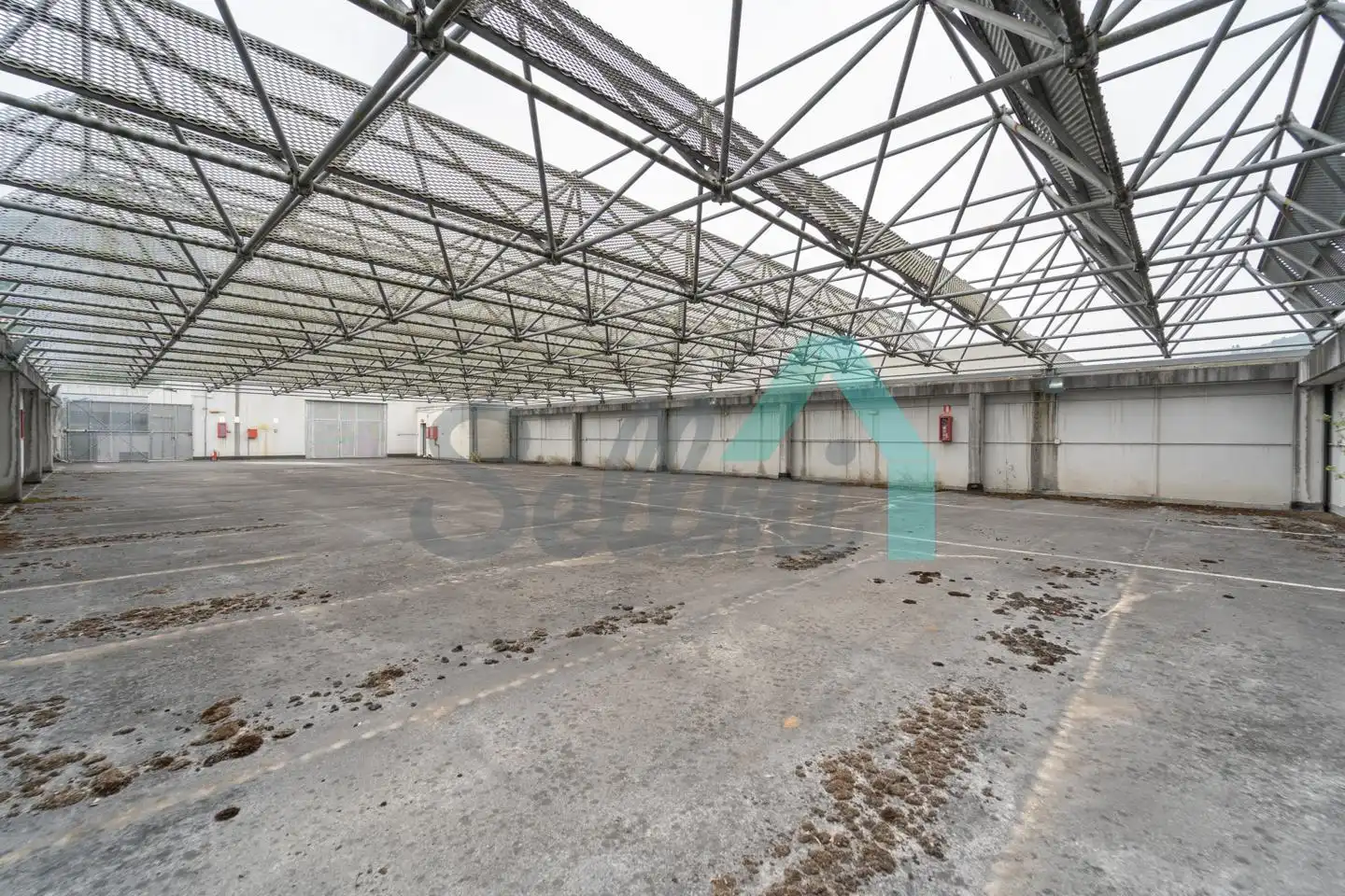 Vista exterior de Nave industrial en venta en Oviedo 