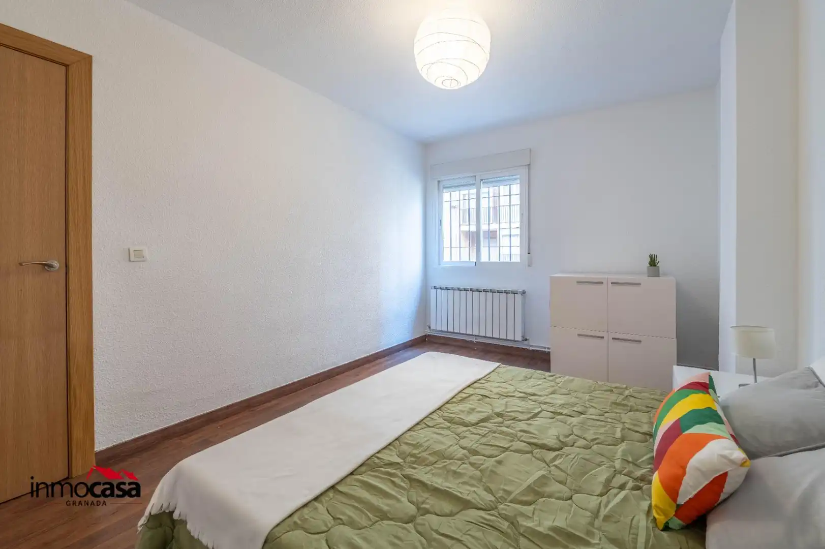 Bedroom of Flat for sale in Granada  with Air Conditioner, Heating and Balcony