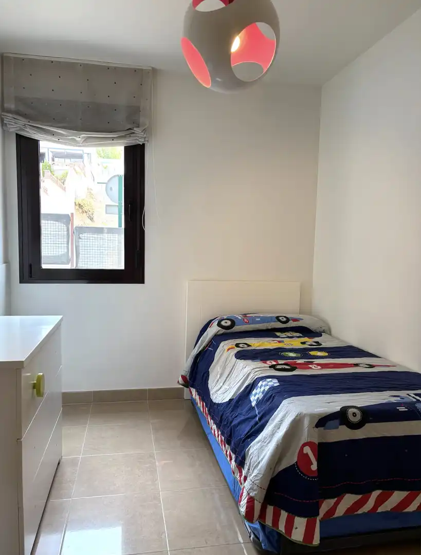 Habitación de Piso en venta en  Granada Capital con Aire acondicionado, Terraza y Piscina