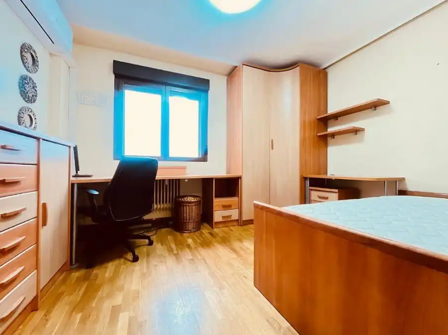 Schlafzimmer von Wohnung zum Verkauf in Salamanca mit Klimaanlage, Heizung und Parkett