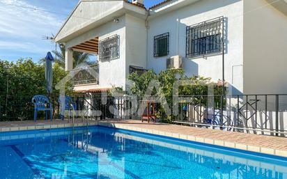 Vista exterior de Casa o xalet en venda en Alginet amb Aire condicionat i Piscina