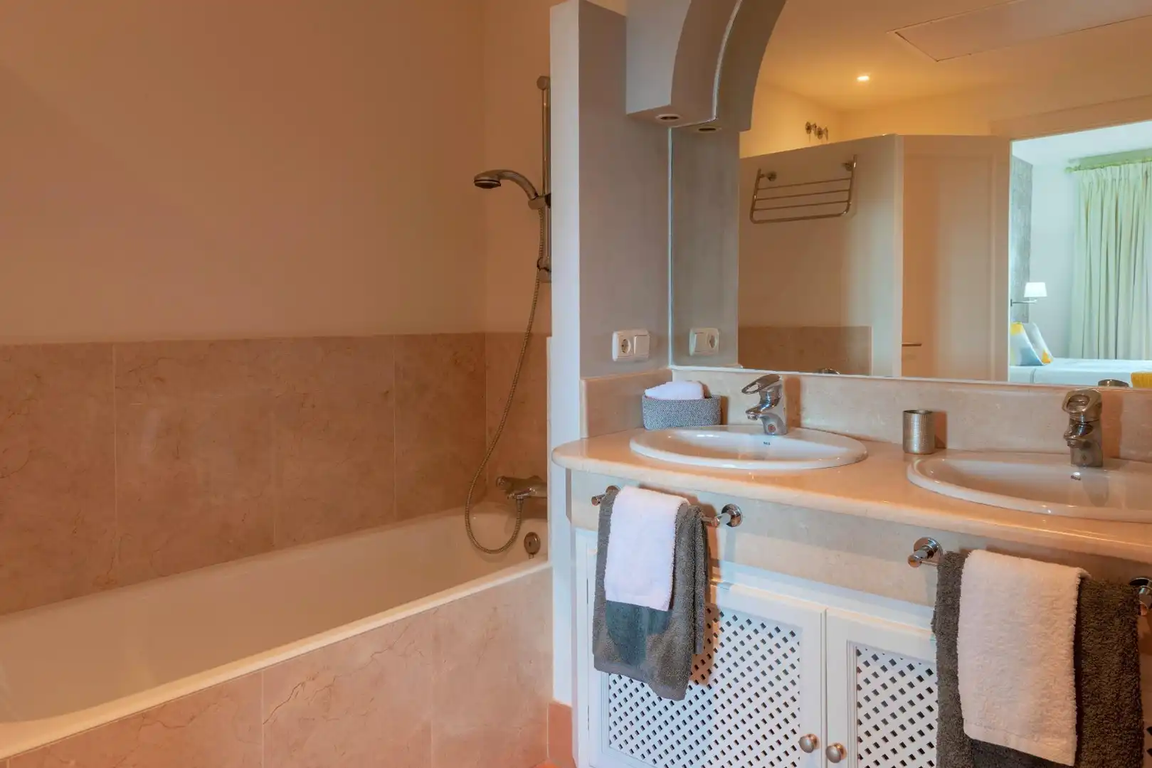 Bany de Casa o xalet en venda en Benalup-Casas Viejas amb Aire condicionat, Calefacció i Jardí privat