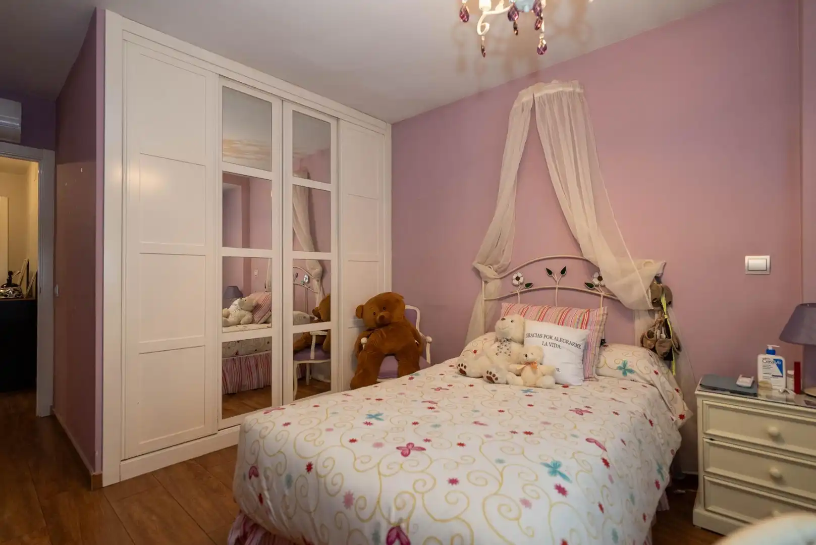 Habitación de Casa adosada en venta en Leganés con Aire acondicionado, Calefacción y Jardín privado