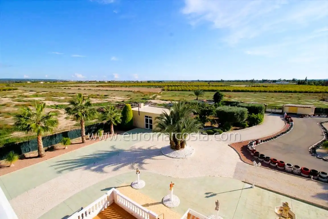 Terrace of Houses for sale in Elche / Elx  with Air Conditioner, Heating and Private garden