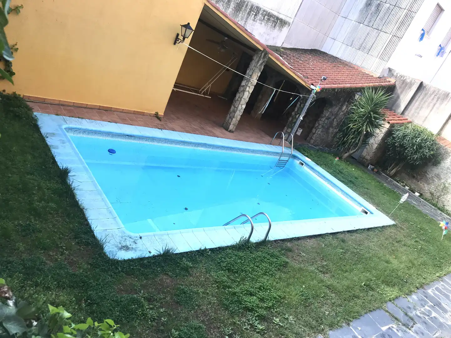 Piscina de Casa adosada en venta en Plasencia con Aire acondicionado, Calefacción y Jardín privado