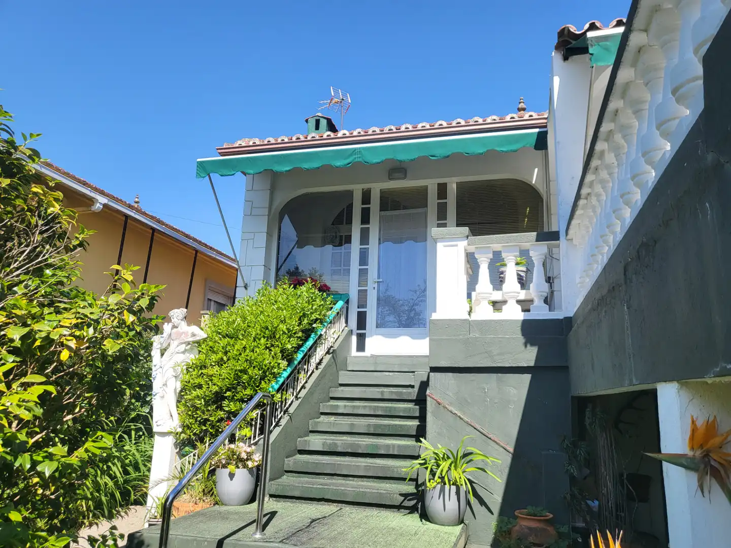 Vista exterior de Casa o chalet en venta en Vigo  con Calefacción, Jardín privado y Terraza