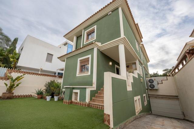 Casa-chalet en Venta en Avenida CONRADO ALBALADEJO en Alicante Golf