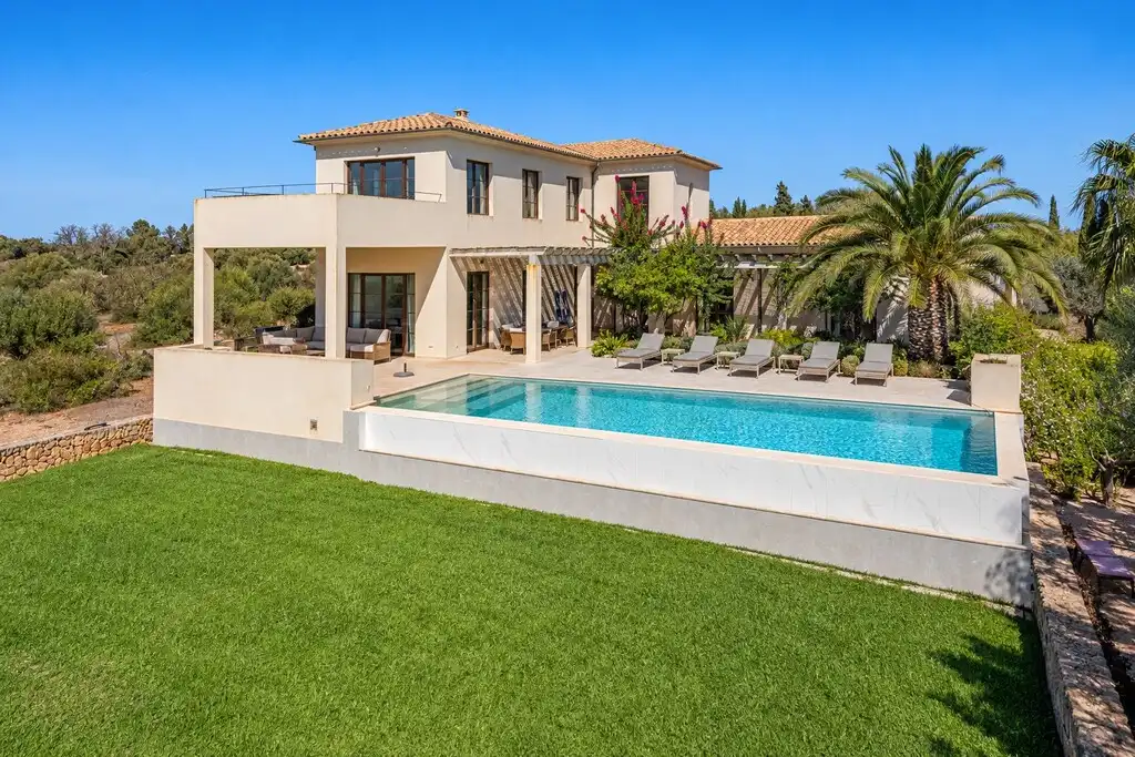 Casa rústica con piscina en venta en Es Llombards