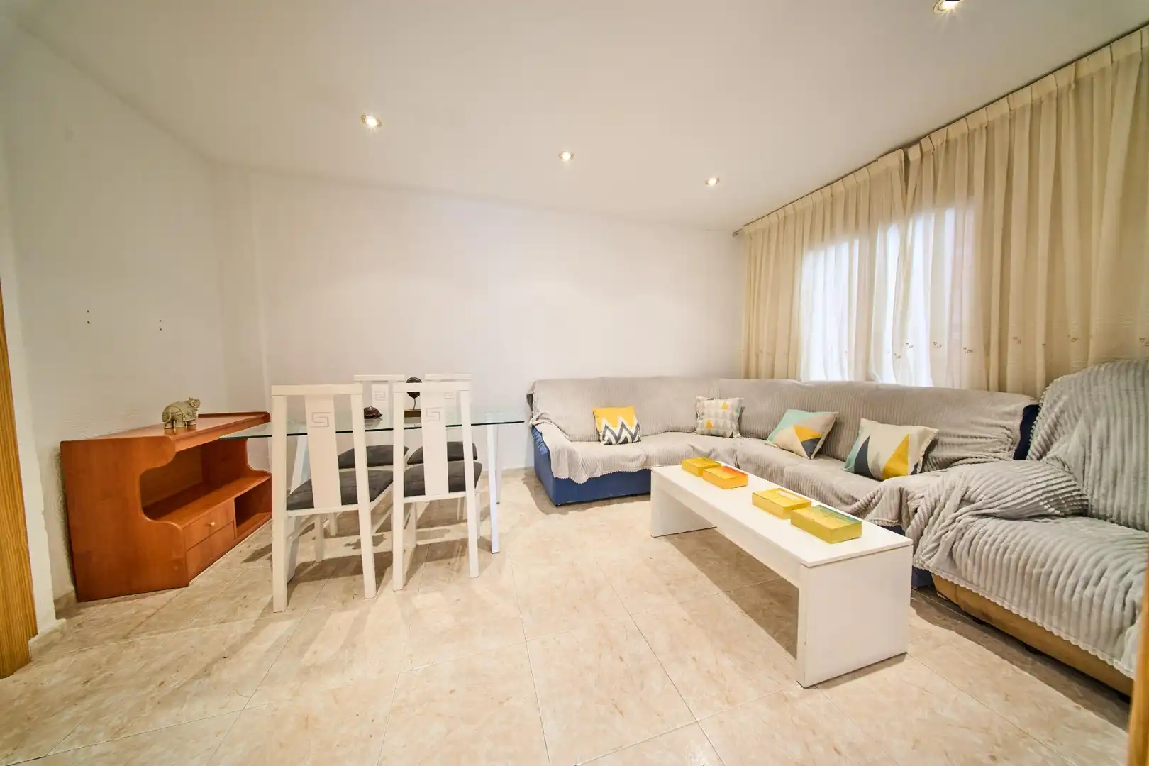 Living room of Flat for sale in Granada  with Air Conditioner and Balcony