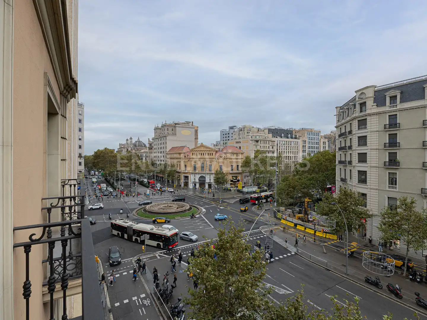 Außenansicht von Wohnung zur Miete in Barcelona mit Klimaanlage, Heizung und Parkett