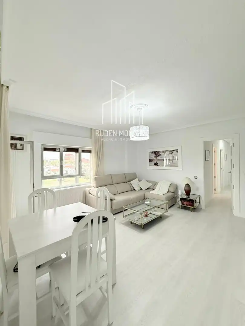 Living room of Flat for rent in Salamanca  with Heating, Terrace and Furnished