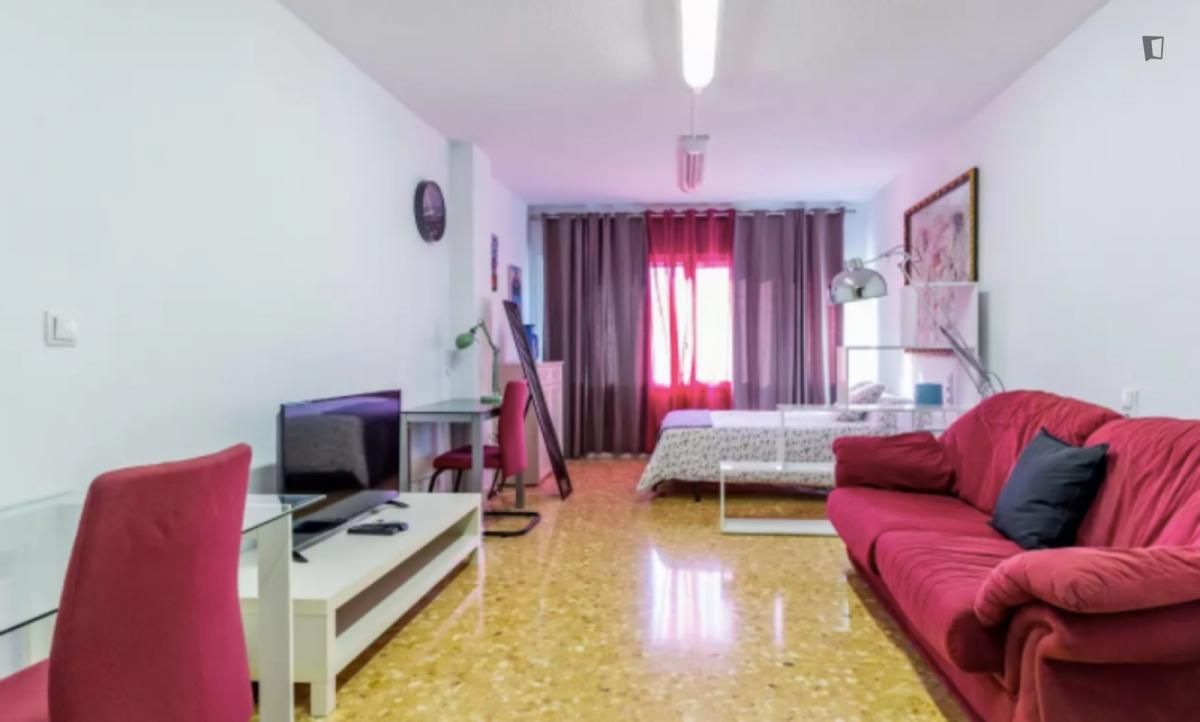 Study to rent in Sant Francesc