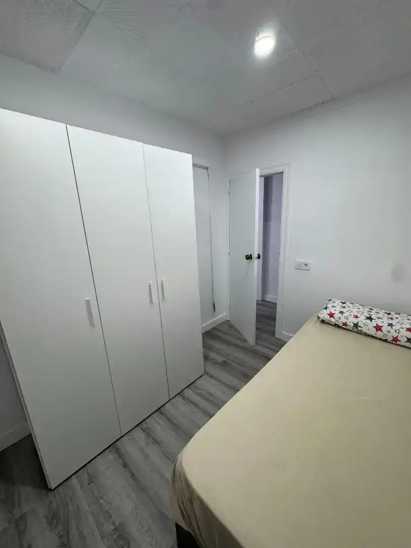 Schlafzimmer von Wohnung zur Miete in Cornellà de Llobregat mit Parkett, Möbliert und Mikrowelle