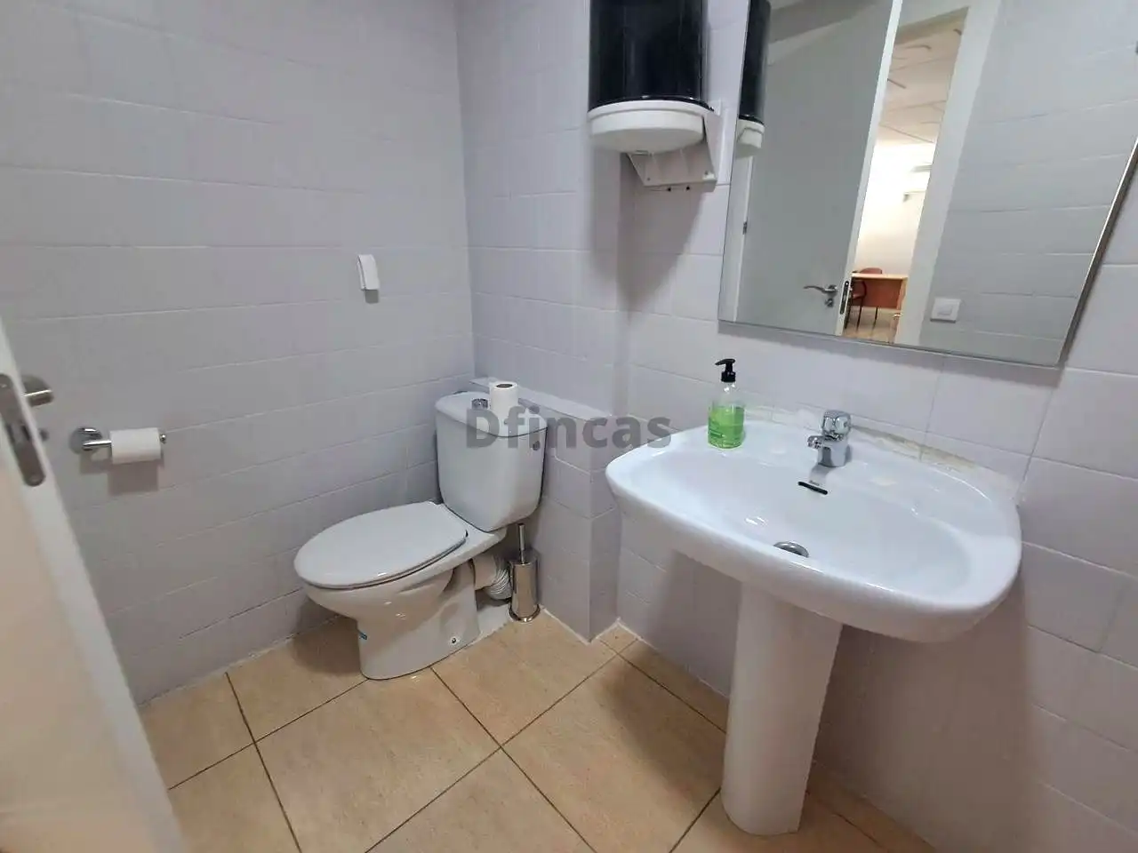 Baño de Oficina de alquiler en Teruel