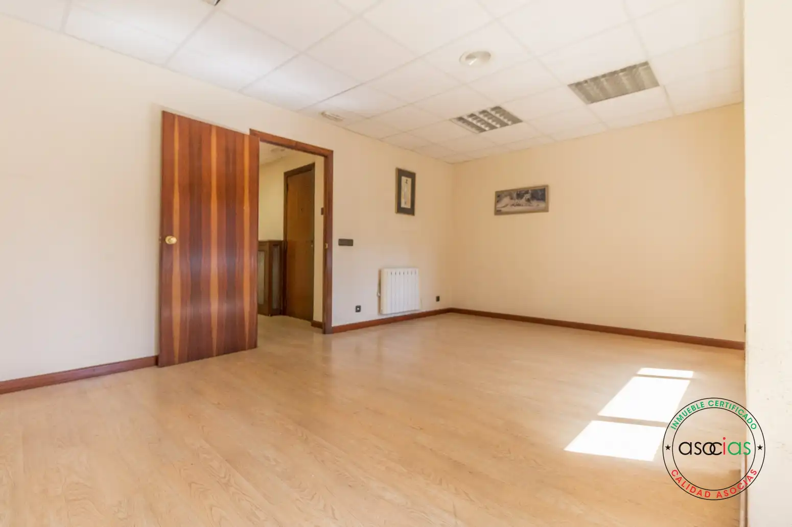 Büro zum Verkauf in Avilés mit Heizung
