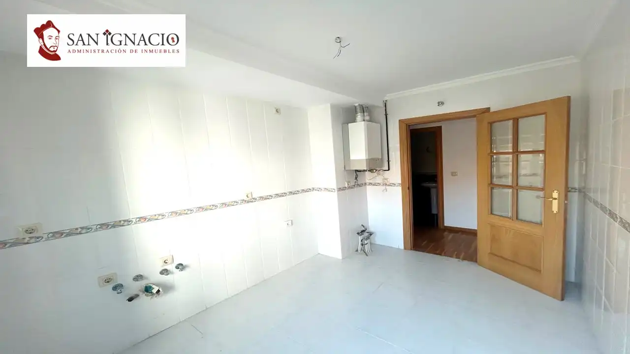 Cocina de Piso en venta en Villarcayo de Merindad de Castilla la Vieja con Aire acondicionado, Calefacción y Trastero