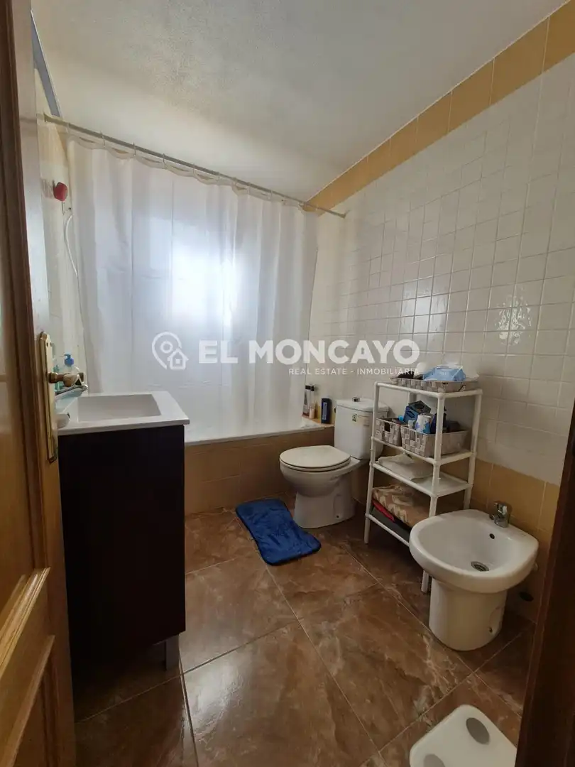 Bathroom of Ground floor for sale in Guardamar del Segura  with Private garden, Terrace and Furnished