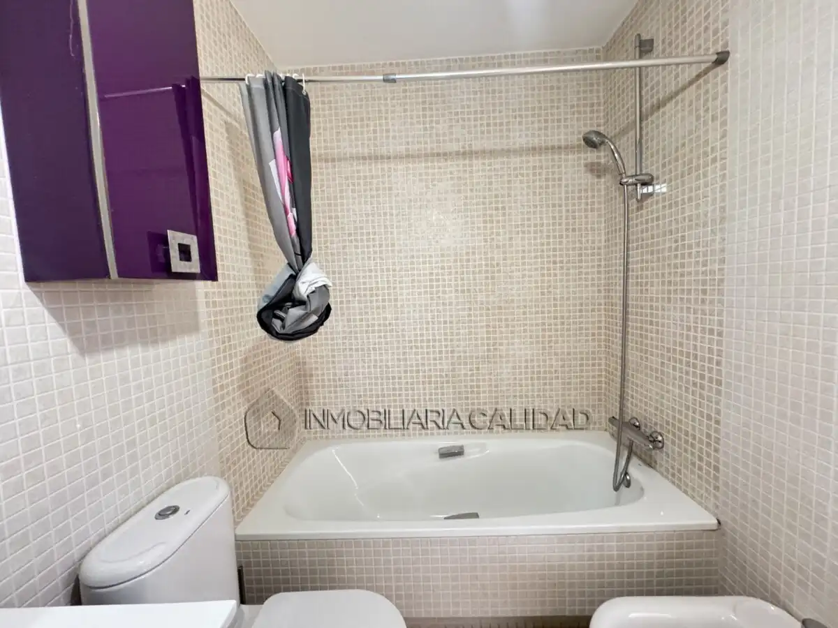 Bany de Casa o xalet en venda en Burgos amb Calefacció, Terrassa i Traster
