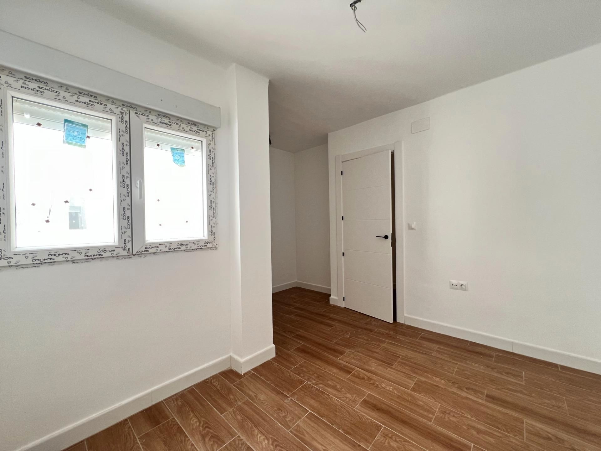 Bedroom of Flat for sale in  Granada Capital  with Parquet flooring
