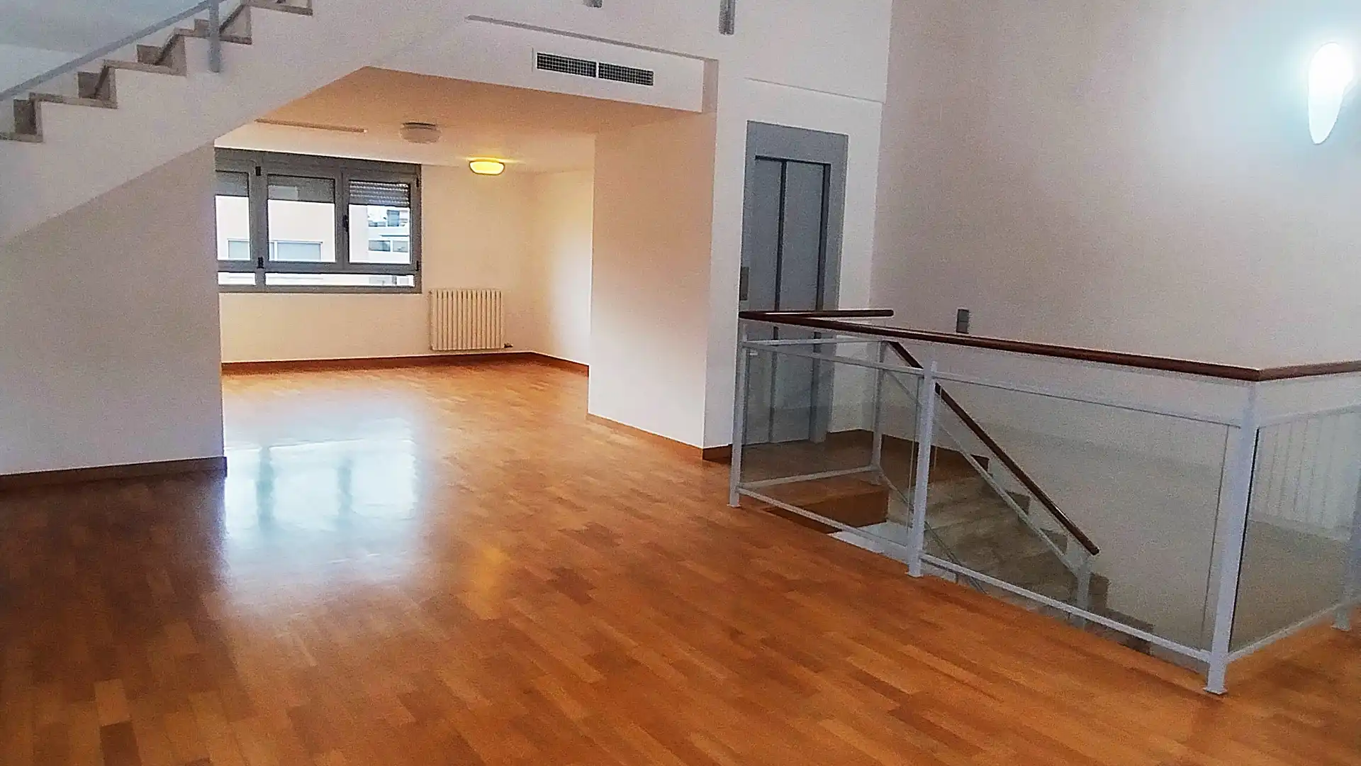 Sala d'estar de Casa adosada en venda en Castellar del Vallès amb Aire condicionat, Calefacció i Jardí privat
