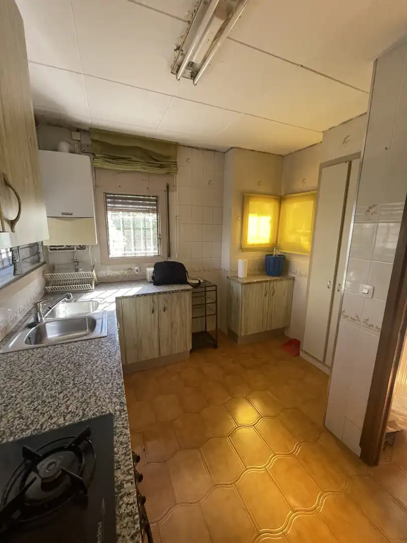 Cuina de Casa o xalet en venda en Girona amb Terrassa