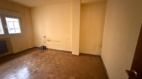 Foto 2 de Piso en venta en C/ Alférez Aguelles, La Felguera, Langreo