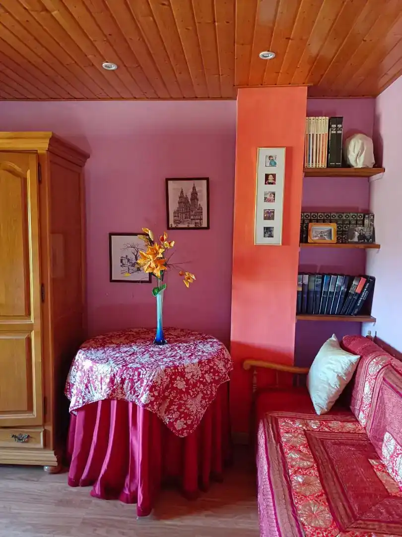 Sala d'estar de Casa o xalet en venda en Ponferrada amb Jardí privat, Parquet i Moblat