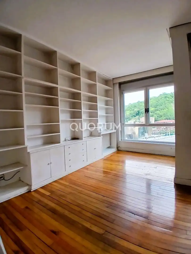 Sala d'estar de Pis en venda en Bilbao  amb Calefacció i Terrassa