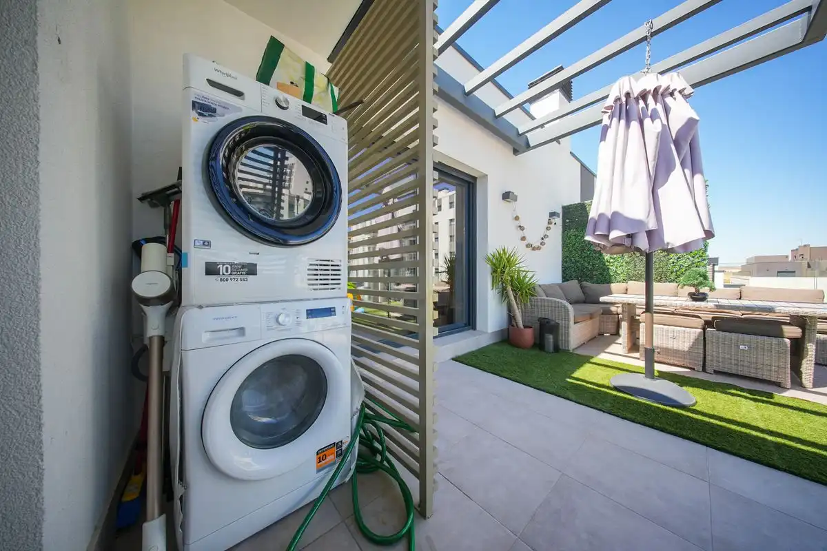 Terraza de Ático en venta en Alcalá de Henares con Aire acondicionado, Calefacción y Jardín privado