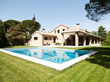 Detached house with pool for sale in Urbanizacion Cabo Roig 3