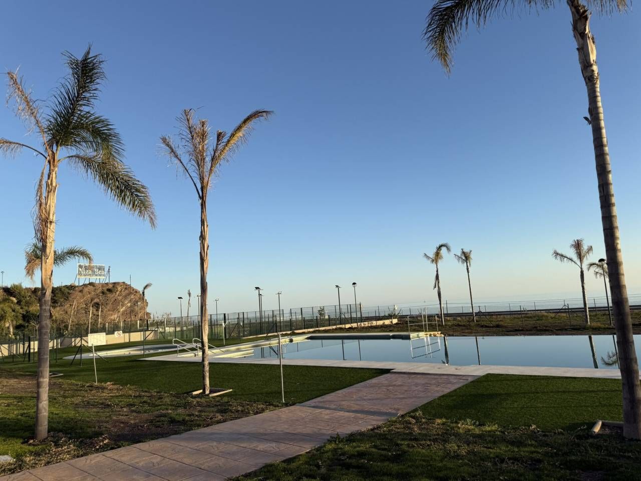 Piscina de Ático en venta en Vélez-Málaga con Calefacción, Terraza y Trastero