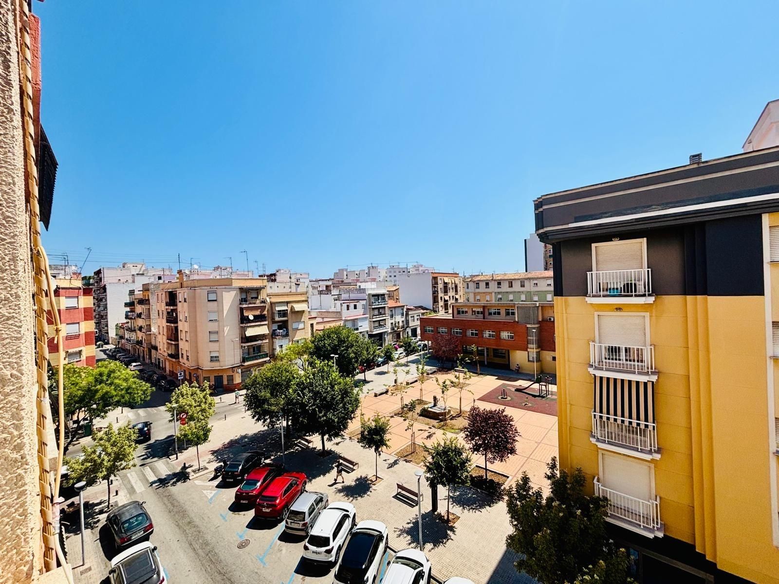 Vista exterior de Pis en venda en Gandia amb Balcó