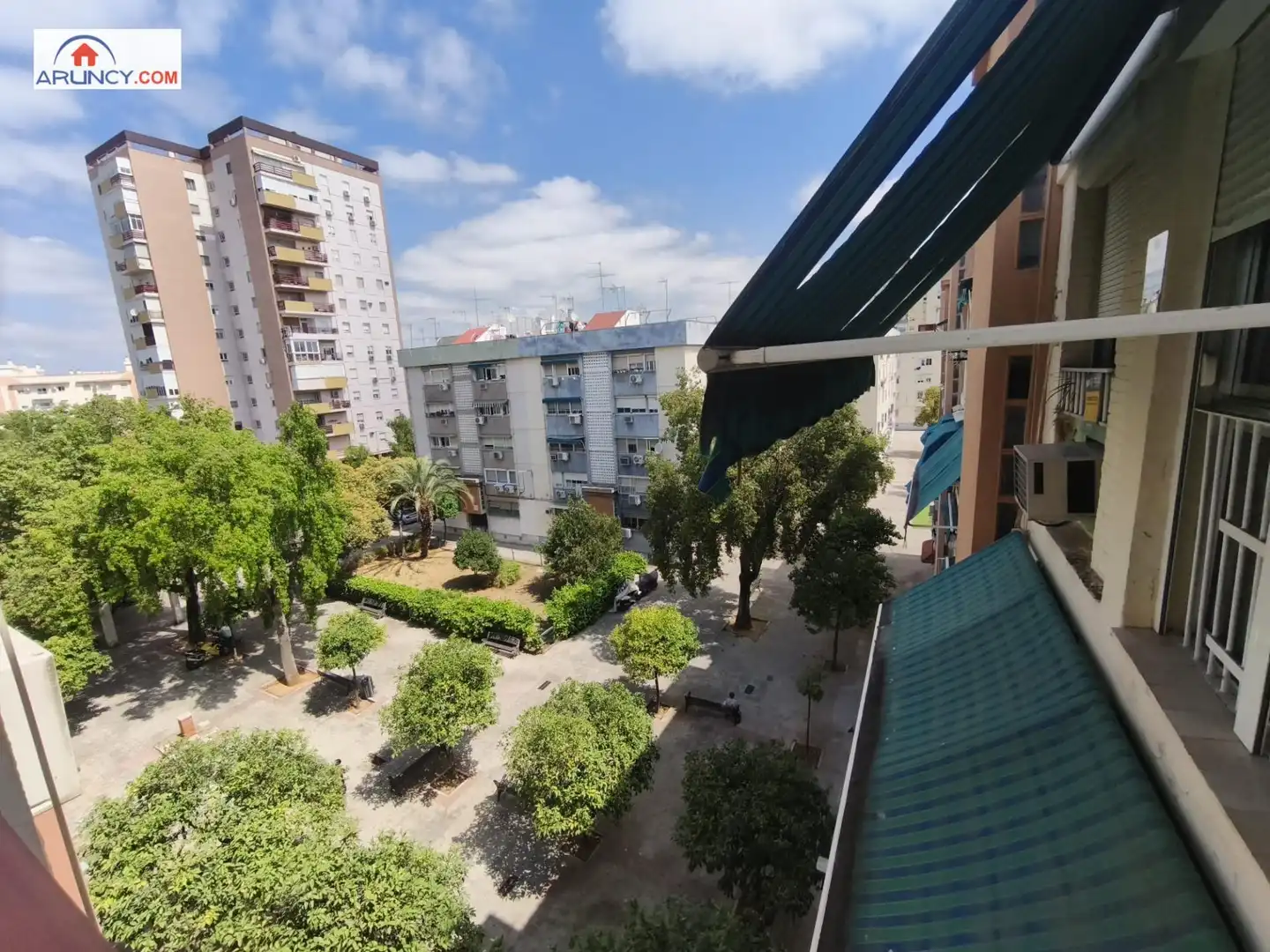 Vista exterior de Piso en venta en Sevilla con Aire acondicionado, Trastero y Amueblado