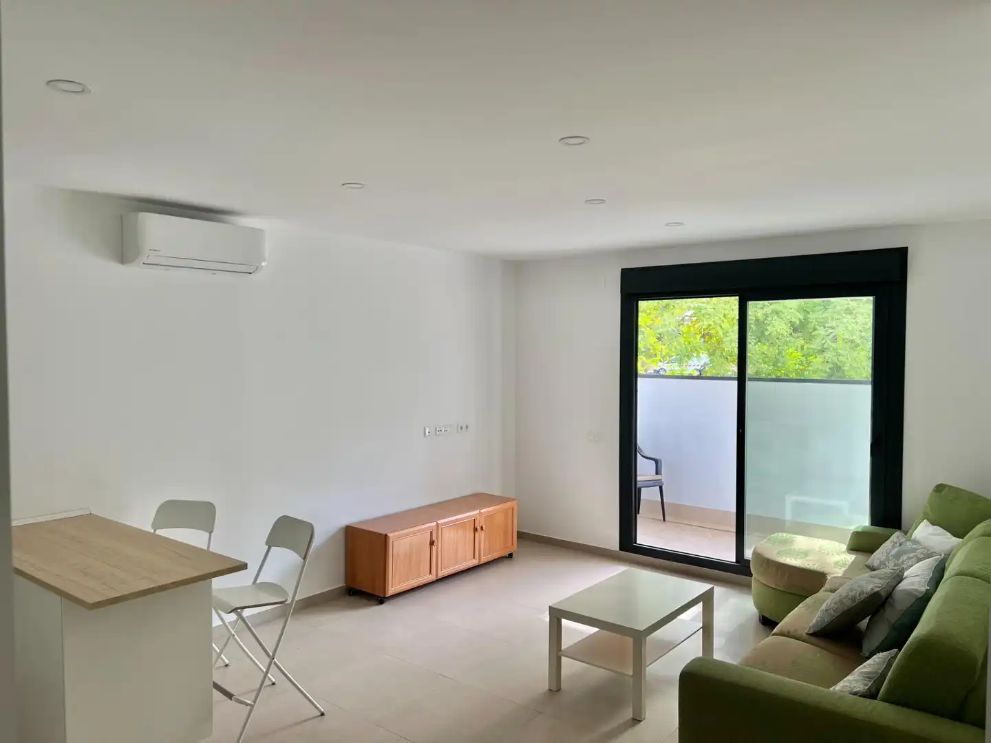 Sala d'estar de Pis de lloguer en Sevilla amb Aire condicionat, Terrassa i Traster