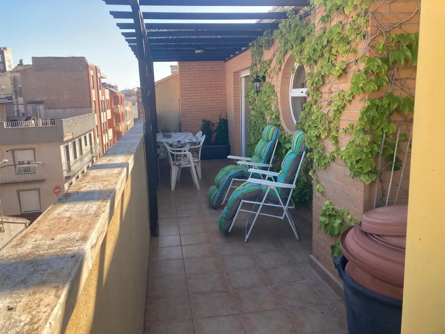 Terrassa de Casa adosada en venda en Villena amb Calefacció, Traster i Moblat