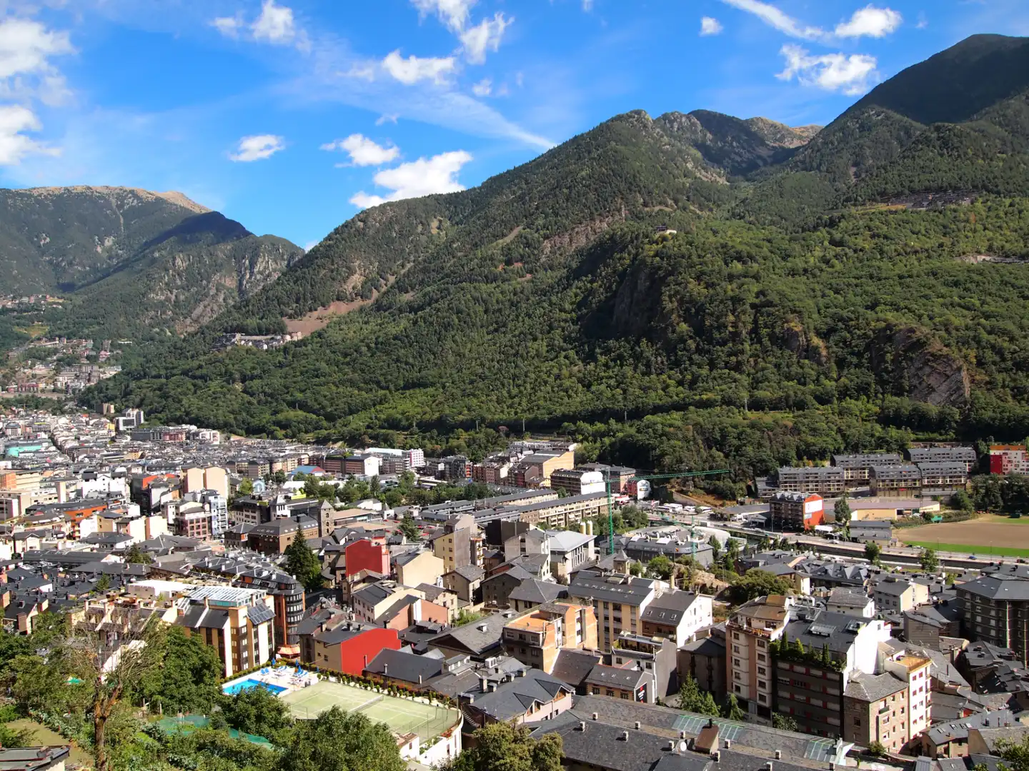 Vista exterior de Pis de lloguer en Andorra la Vella amb Calefacció i Forn