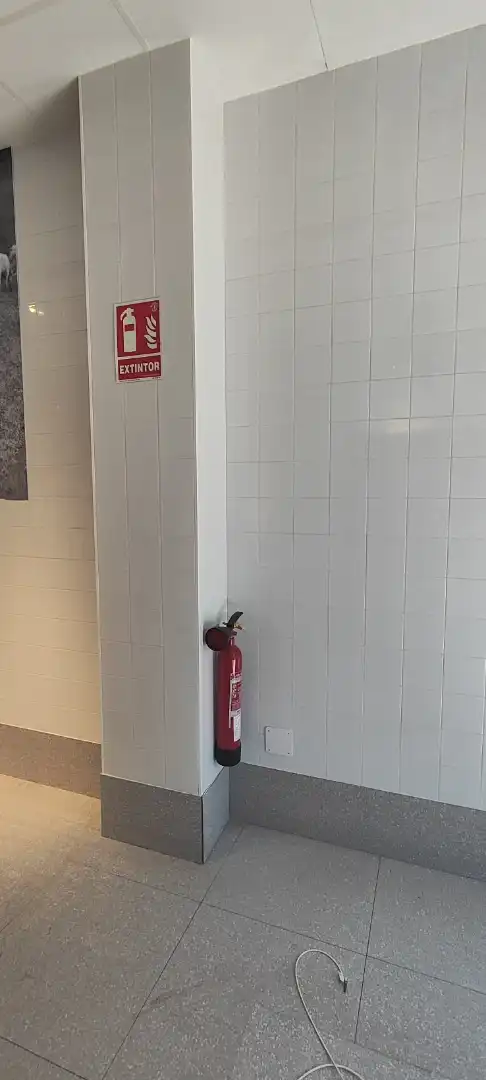 Bany de Local de lloguer en Benavente amb Aire condicionat i Calefacció