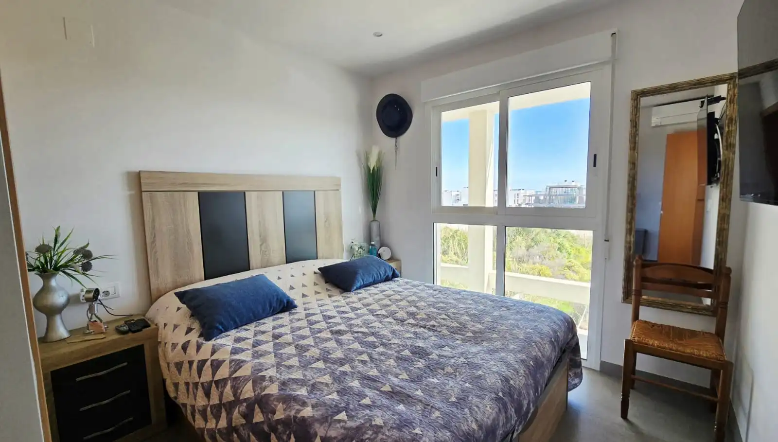 Dormitori de Apartament en venda en Oliva amb Aire condicionat, Terrassa i Traster